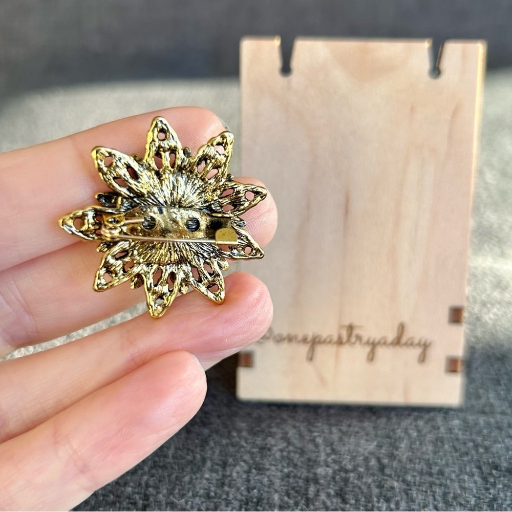 Austrian Crystal Rhinestone Fashion Brooch Pin, Blue, Aqua, Gold (STAR) - Picture 5 of 16